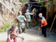 Jembatan Pletet di Giriwoyo Wonogiri Tersumbat Sampah