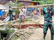 Prajurit TNI Wonogiri Pimpin Kerja Bakti di Lokasi Bencana Tanah Bergerak