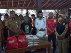PMI Blora Salurkan Bantuan Sosial kepada Korban Kebakaran di Tobo Jati