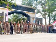 Ribuan Personel Satpol PP, Satlinmas, Damkar Bersama TNI, Polri, Ormas dan Pelajar Melakukan Aksi ‘Merangkul’ Gunung Tidar