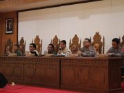 Aksi ‘Merangkul’ Gunung Tidar Warnai Puncak Peringatan HUT Satpol PP, HUT Satlinmas dan HUT Damkar Tingkat Jateng