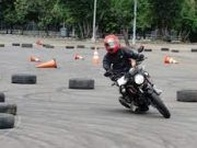 Trik Melewati Tikungan Menggunakan Motor Gede