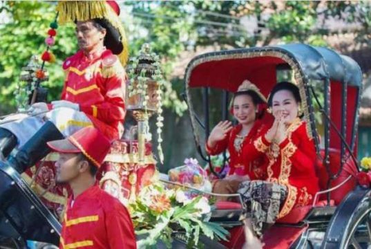 Prosesi Boyong Grobog, Bupati Kirab Bawa Keris Pusaka