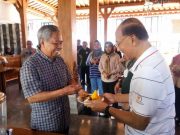 Berulang Tahun, Prof Sudharto dan Istri Dapat Kejutan