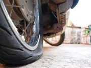 Tips Mudah Mengatasi Ban Bocor Dijalan