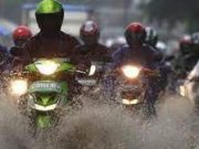 Tips Berkendara Saat Cuaca Hujan