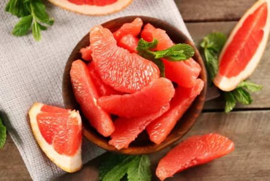 Ini 7 Khasiat Jika Kamu Rutin Makan Jeruk Bali Merah