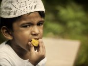 Lima Tips Mengajarkan Anak Berpuasa Sejak Dini