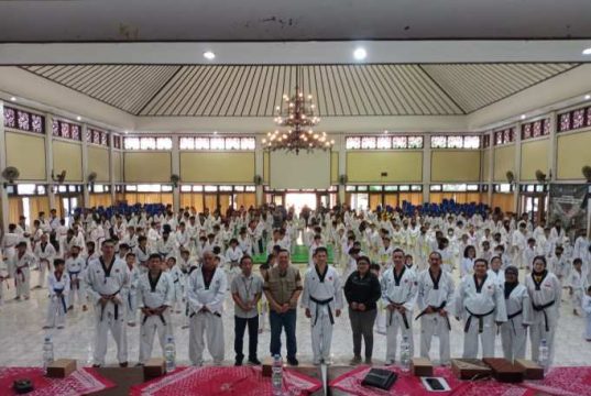 500 Taekwondo-in Solo Berlatih Di Unisri