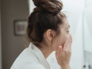 Jangan Mencuci Muka Terlalu Sering, 5 Tips Atasi Kulit Kering saat Puasa
