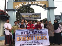 Ikatan Remaja Masjid Taqwa Kriyan Bagikan Takjil Ramadan