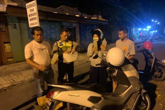 Polresta Surakarta Amankan Penjual Miras COD dan Sita Belasan Liter Ciu