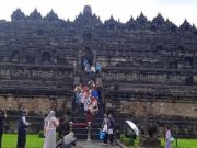 Ini Tarifnya, Selama Ujicoba Wisatawan Naik ke Bangunan Candi Borobudur ujocoba wisatawan Borobudur