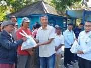 PDAM Kebumen Bagikan 960 Paket Sembako untuk Tukang Becak dan ABK