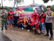 Bersama Pasepuh, TNI-Polri di Puhpelem Wonogiri Bagikan Takjil