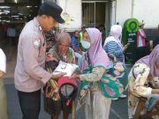 Bhabinkamtibmas Polresta Surakarta Bagikan 375 Paket Beras kepada Warga Kurang Mampu
