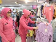Kapolres Grobogan Bersama Istri Ajakn 22 Anak Yatim-Piatu Beli Baju Lebaran di Mal