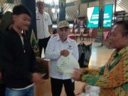 Baznas Wonosobo Salurkan Zakat pada Tenaga Kebersihan dan Buruh Gendong