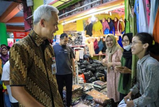 Pedagang dan Pengunjung Pasar Kliwon Kudus Kaget Didatangi Ganjar Pranowo
