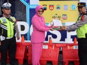 Bhayangkari Cabang Wonosobo Beri Bingkisan dan Semangat pada Petugas Pospam Lebaran