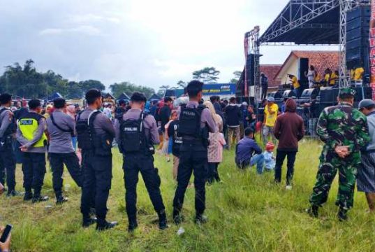 Pentas Musik di Lapangan Ngasinan, Grabag, Berlangsung Meriah