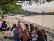 Wujudkan Dakwah Menyenangkan, IPM SMK Muhammadiyah Mlonggo Gelar Kajian di Pantai.