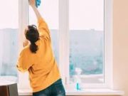 Tips Membersihkan Kaca Ruangan Dari Kotoran dan Jamur