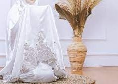 Tips Membersihkan Sajadah dan Mukena yang Berwarna Putih