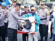 Polri Bagikan 2.000 Bansos untuk Warga Terdampak Bencana Wilayah Jakarta Utara