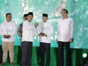 Rektor USM Terima Penghargaan Lifetime Achievement Hipka Jateng