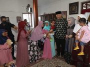 Bu Mamik Cucurkan Air Mata, Ceritakan Masa Susah Keluarga Ganjar Pranowo