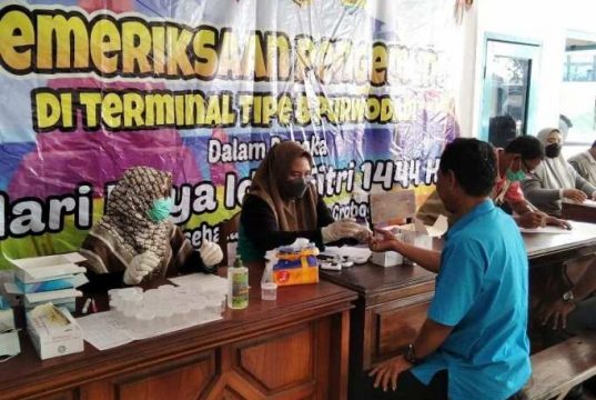 Seorang Pengemudi Bus Angkutan Lebaran Dinyatakan Tak Laik Mengemudi dalam Pemeriksaan di Terminal Purwodadi