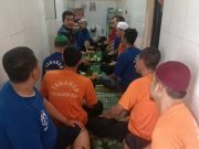 Sat Tahti Polresta Surakarta Berbagi Nasi Tumpeng Bersama Tahanan