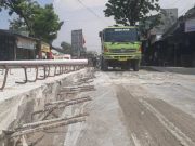 Jalan MT Haryono Gubug yang Rusak Parah Mulai Dicor untuk Perlancar Arus Mudik