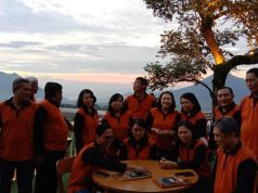 Menikmati Indahnya Matahari Senja Sambil Ngopi di Merbabu Park Cunthel