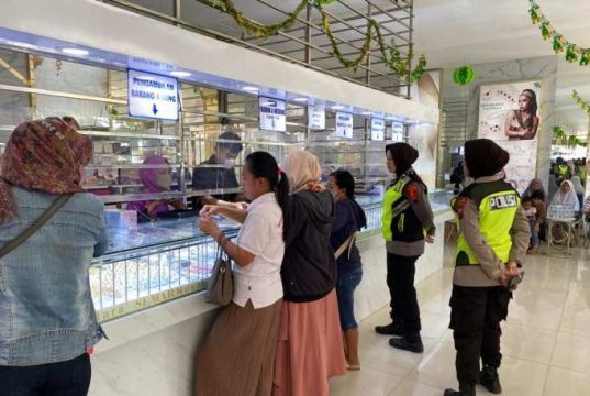 Personel Polres Klaten bersama BKO Brimob dan Satpol PP Patroli di Pusat Perbelanjaan, Terminal, dan Stasiun