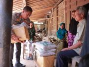 Polres Klaten Bagikan Paket Sembako bagi Warga Kurang Mampu