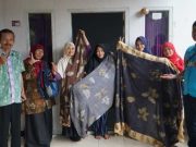 Mukti Rahayu, Mitra Binaan PLN Tanjung Jati B yang Mandiri Berkat Usaha Ecoprint