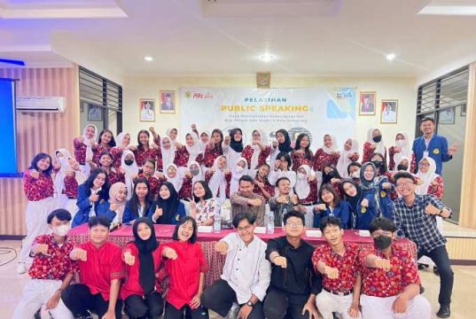 Mahasiswa Ilkom USM Beri Pelatihan Public Speaking di SMKN 6 Semarang