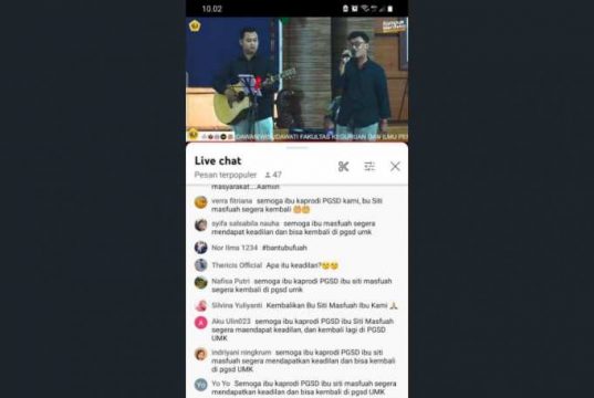 Prosesi Wisuda FKIP UMK Diwarnai Aksi Protes Pemecatan Siti Masfuah