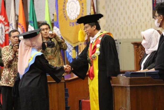 752 Lulusan UNS Diwisuda, 242 Wisudawan Cumlaude