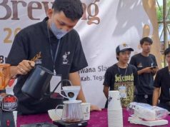 Disperinnaker dan Komunitas Barista Adakan Barista Battle Manual Brewing V60 Perebutkan Piala Bupati Tegal