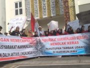 Ratusan Warga Gelar Aksi Tolak Penutupan Tambak Karimunjawa, yang Menolak Karena Iri