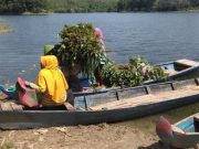 Warga Tunjungan Mengais Rezeki dengan Mancing Ikan di Waduk Greneng Blora
