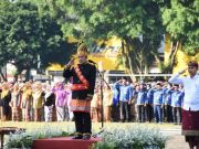 Peringati Hardiknas dengan Pakaian Adat : “Wujud Bhineka Tunggal Ika!”