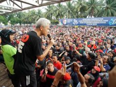 Ribuan Warga Sambut Ganjar di Alun-alun Jember