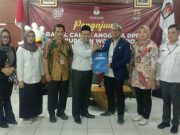 Diiringi Musik Tek-Tek Pengamen, Partai Nasdem Wonosobo Daftarkan Bacaleg ke KPU
