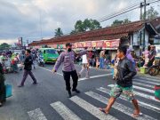 Demi Kenyamanan Pengunjung dan Pedagang Pasar, Polsek Salaman Lakukan Pengaturan