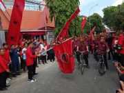 PDI Perjuangan Surakarta Daftarkan 45 Bacaleg ke KPU, Gibran Kibaskan Bendera Start