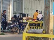 Pedagang Dadakan Jalan Merpati Tegal Selatan Ditarik Retribusi